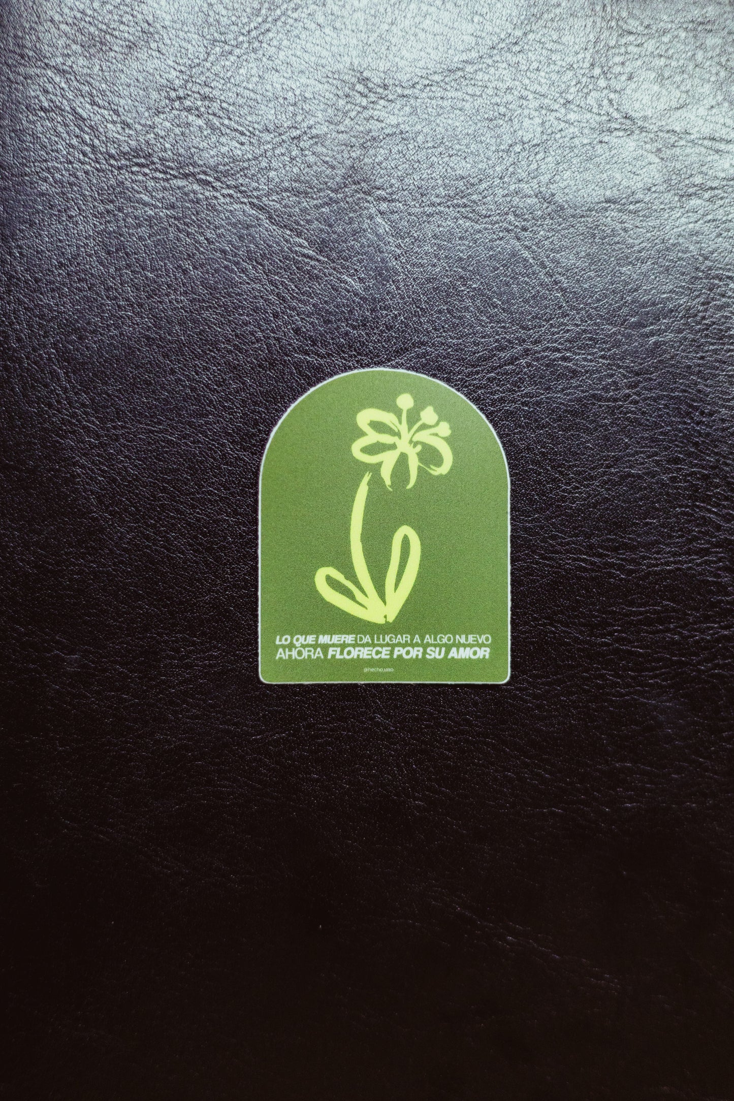 STICKER LO QUE MUERE DA LUGAR A ALGO NUEVO